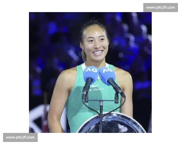 郑钦文新战靴亮相！今夜对决莱巴金娜冲击冠军